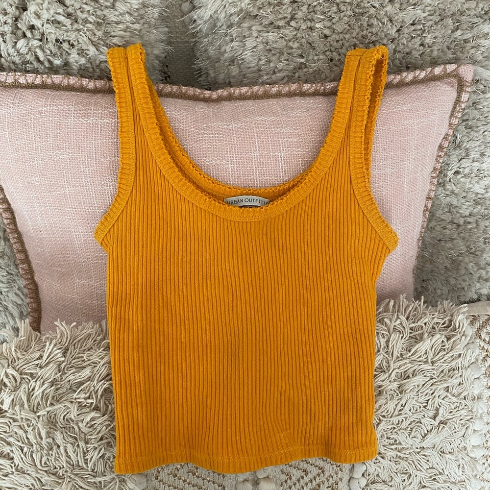 Yellow urban tank